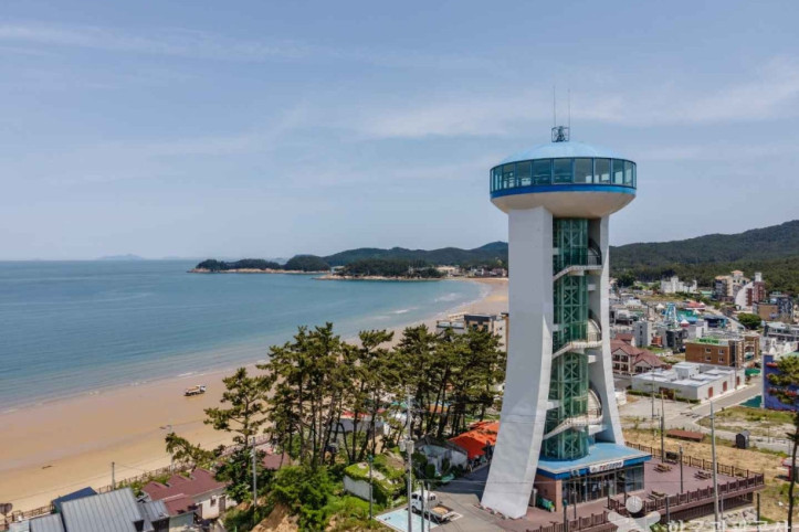 만리포전망타워 여행 추천 - 메고지고