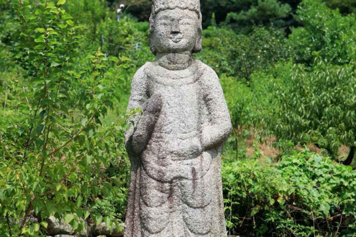 봉산동 석조보살입상 여행 추천 - 메고지고