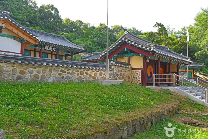 진천향교 여행 추천 - 메고지고