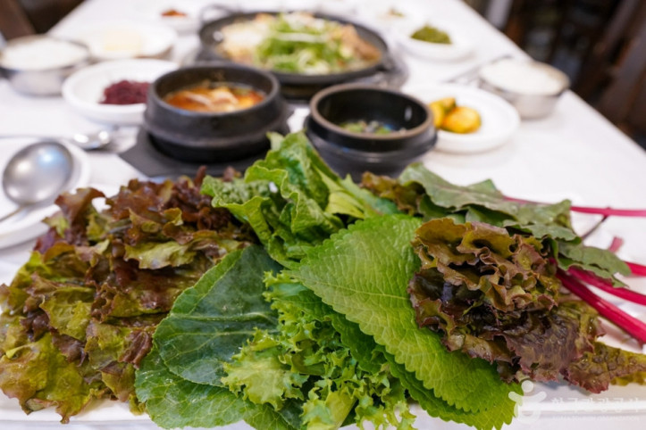 경주 쌈밥거리 여행 추천 - 메고지고