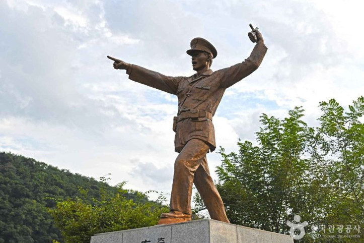 춘천내평전투 호국경찰추모상 여행 추천 - 메고지고