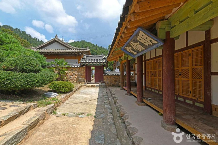 지도향교 여행 추천 - 메고지고