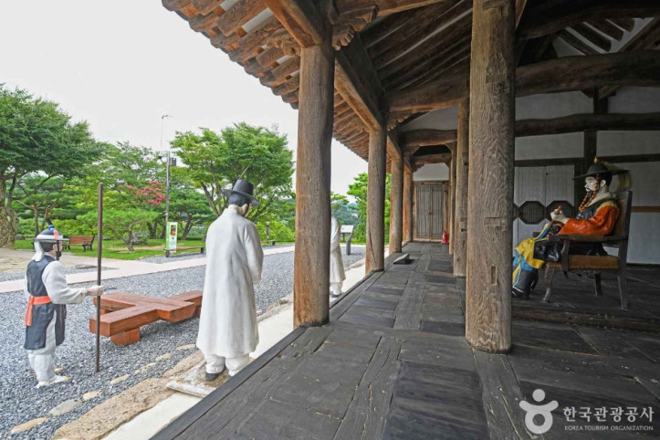 제천 청풍 금병헌 여행 추천 - 메고지고