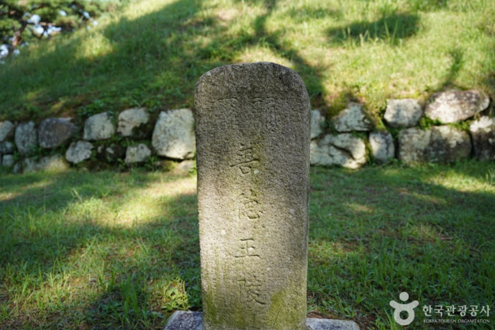 경주 선덕여왕릉 여행 추천 - 메고지고