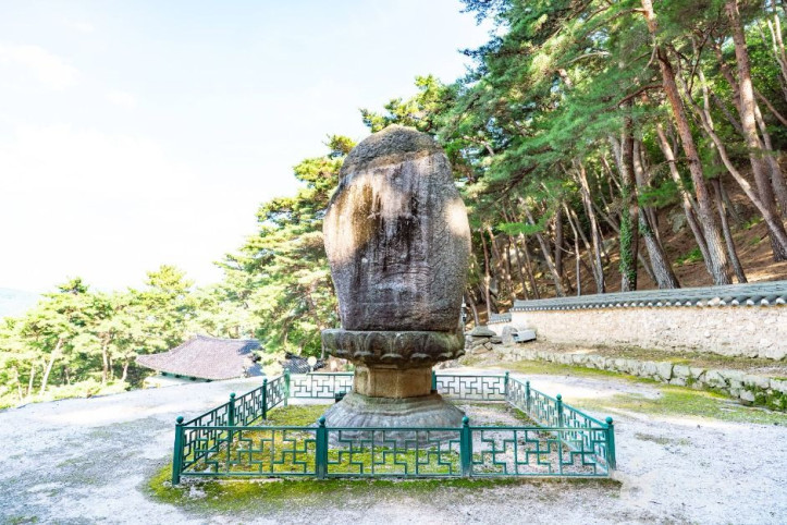 경주 남산 미륵곡 석조여래좌상 여행 추천 - 메고지고