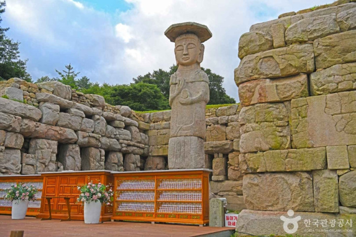 충주 미륵리 석조여래입상 여행 추천 - 메고지고