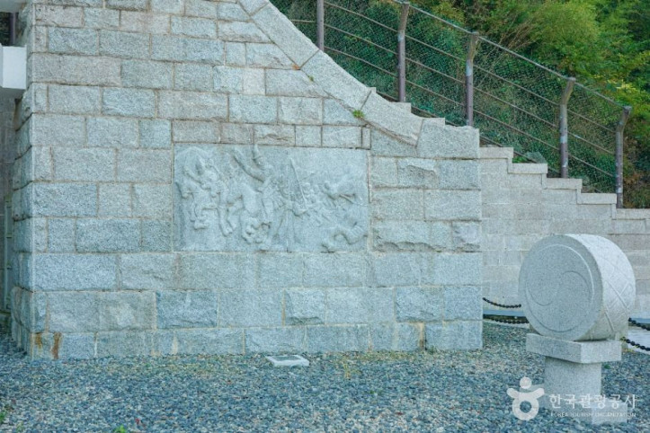 충익사 의병탑 여행 추천 - 메고지고