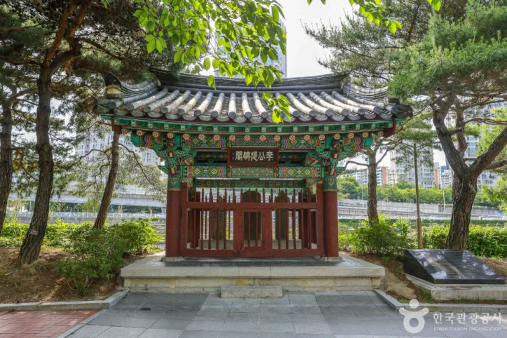 이공제비 및 군수이후범선영세불망비 여행 추천 - 메고지고
