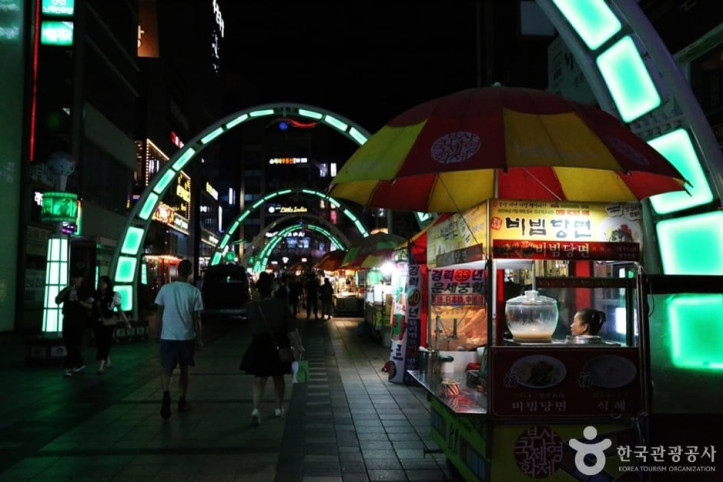 용두산 자갈치 관광특구 여행 추천 - 메고지고