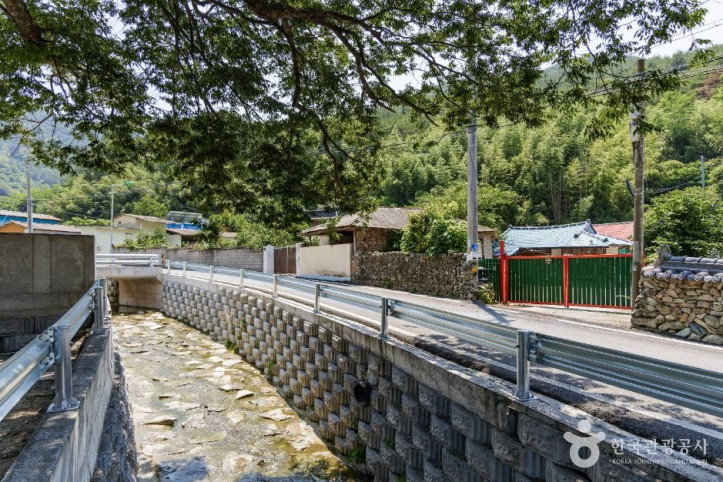사천 바리안마을 여행 추천 - 메고지고