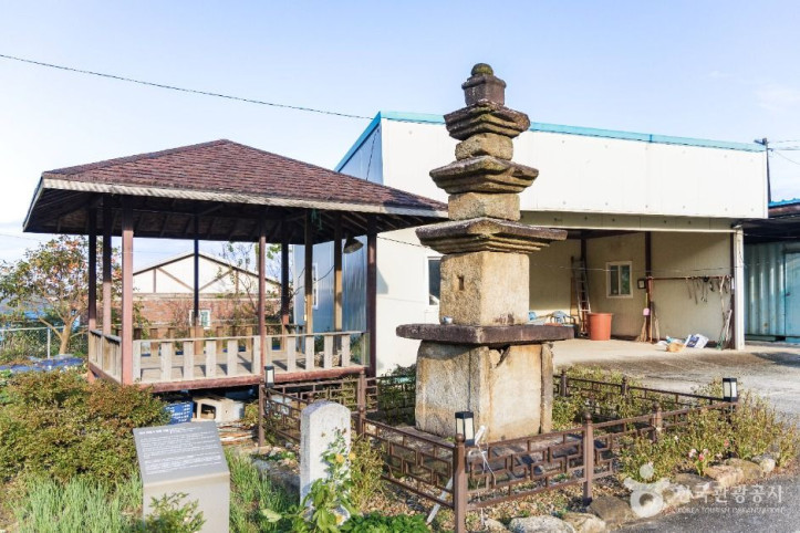 괴산 보안사 삼층석탑 여행 추천 - 메고지고
