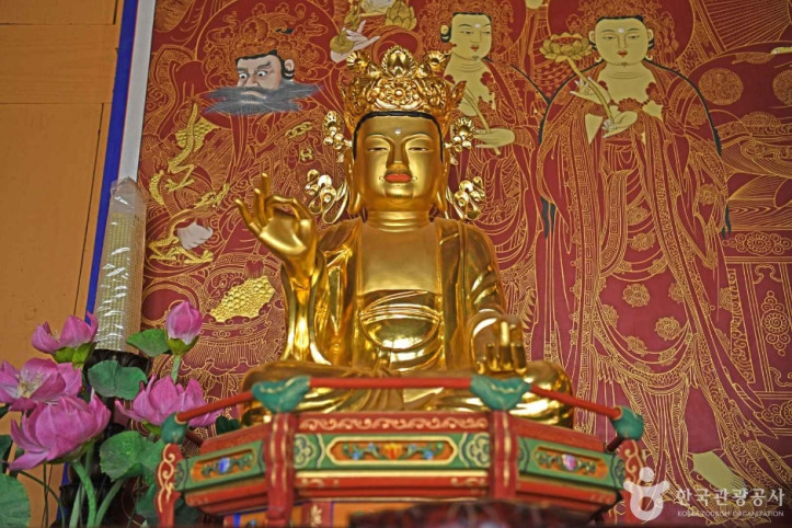 개심사 목조여래좌상과 목조관음보살좌상 여행 추천 - 메고지고