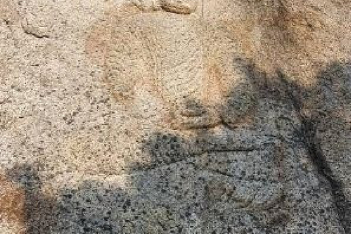 경주 남산 용장사지 마애여래좌상 여행 추천 - 메고지고