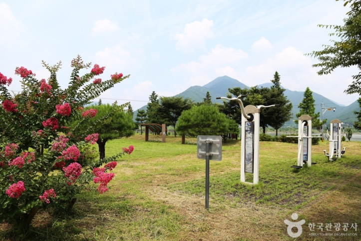 달무리수변공원 여행 추천 - 메고지고
