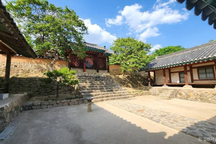 김산향교 여행 추천 - 메고지고