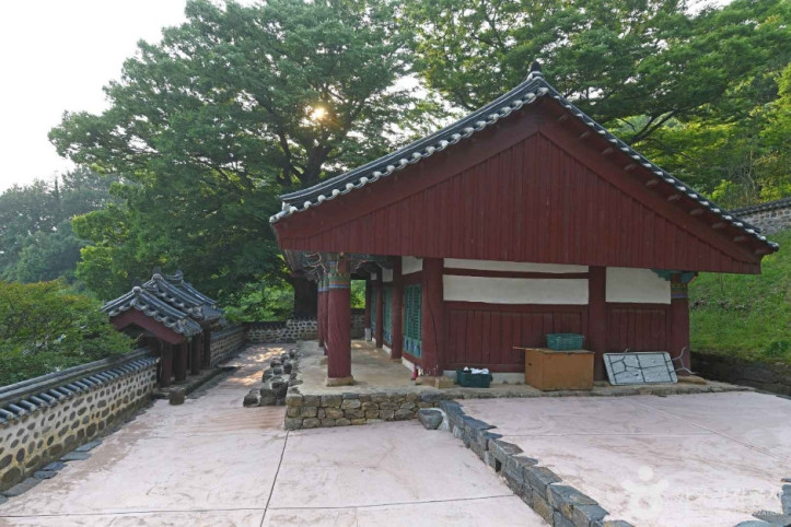 홍산향교 여행 추천 - 메고지고
