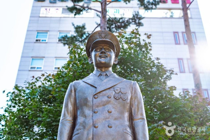 윌리엄해밀턴쇼 동상 여행 추천 - 메고지고