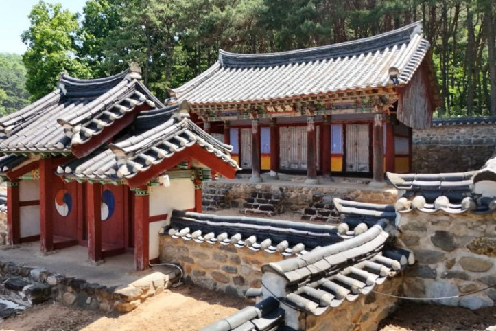 논산 충헌사 여행 추천 - 메고지고