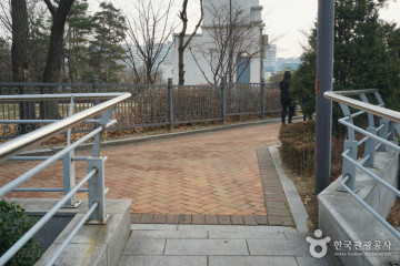 서울 경교장 여행 추천 - 메고지고