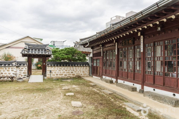 괴산군수 관사 여행 추천 - 메고지고