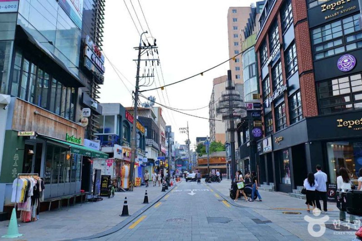압구정 로데오거리 여행 추천 - 메고지고