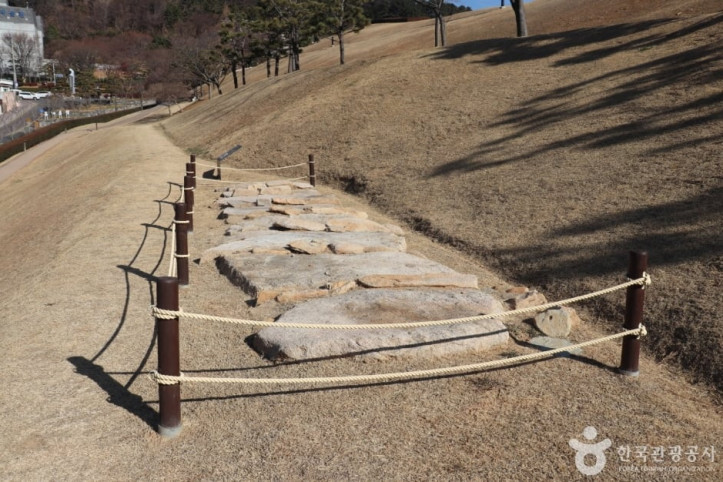 부산 복천동 고분군 여행 추천 - 메고지고