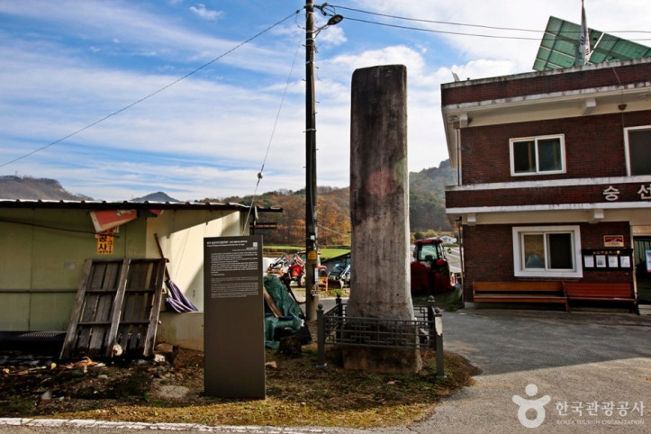 충주 숭선사지 당간지주 여행 추천 - 메고지고