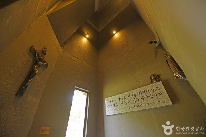 공주 황새바위 순교성지 여행 추천 - 메고지고