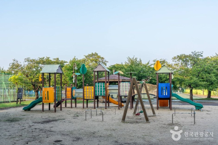 팽성레포츠공원 여행 추천 - 메고지고