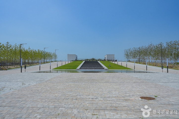 송도랜드마크시티1호수변공원 여행 추천 - 메고지고