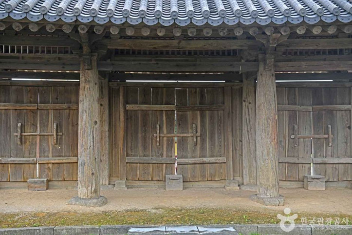 강릉 임영관 삼문 여행 추천 - 메고지고