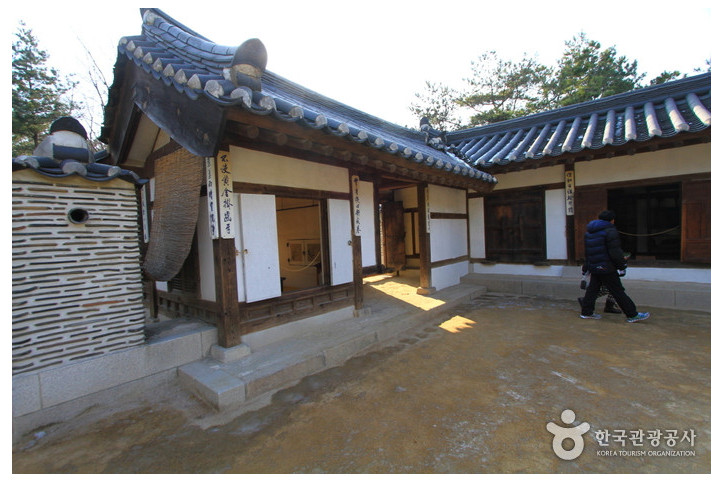 삼청동오위장김춘영가옥 여행 추천 - 메고지고