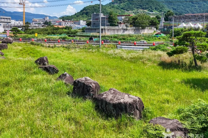 청도 범곡리 지석묘군 여행 추천 - 메고지고