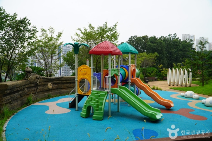 황금산문화공원 여행 추천 - 메고지고