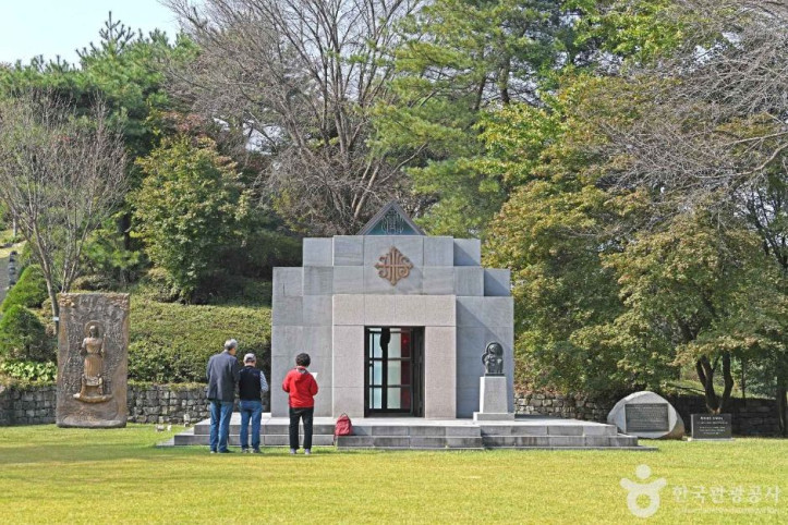 공주 황새바위 순교성지 여행 추천 - 메고지고