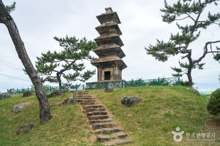 의성 탑리리 오층석탑 여행 추천 - 메고지고