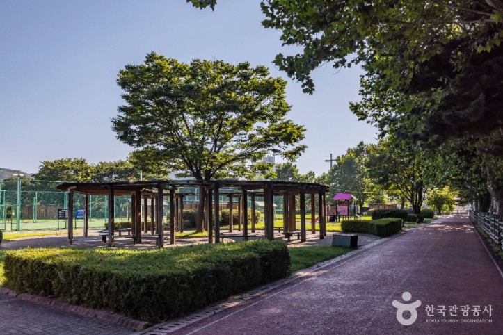 승학체육공원 여행 추천 - 메고지고