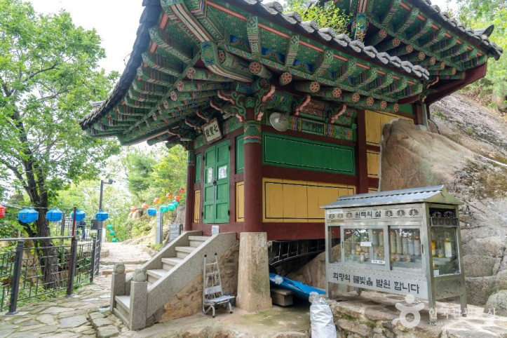 삼막사 마애삼존불 여행 추천 - 메고지고