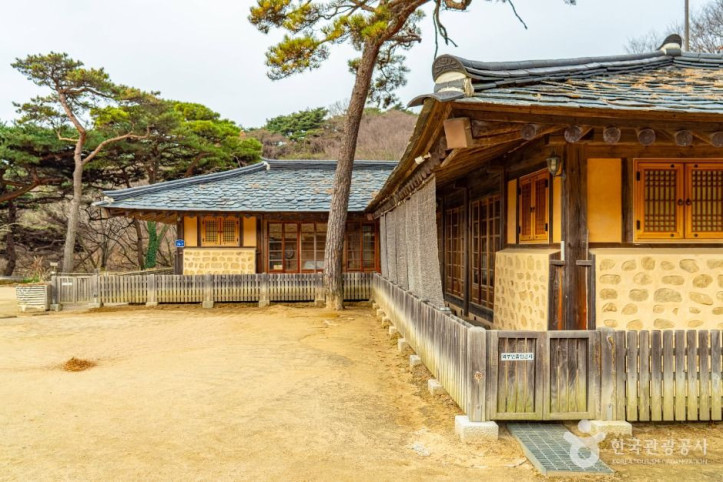 이응로선생사적지(수덕여관) 여행 추천 - 메고지고