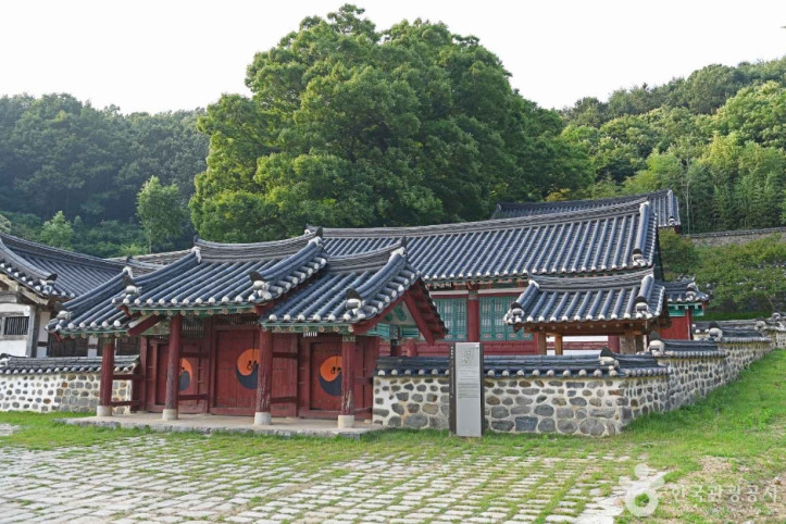 홍산향교 여행 추천 - 메고지고