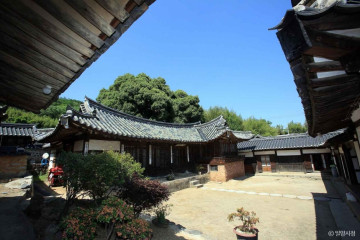 밀양향교 여행 추천 - 메고지고