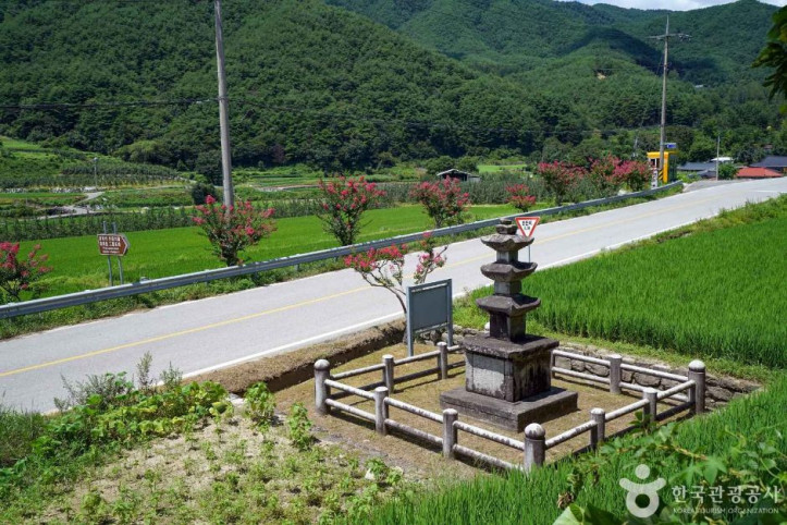 거창 갈계리 삼층석탑 여행 추천 - 메고지고