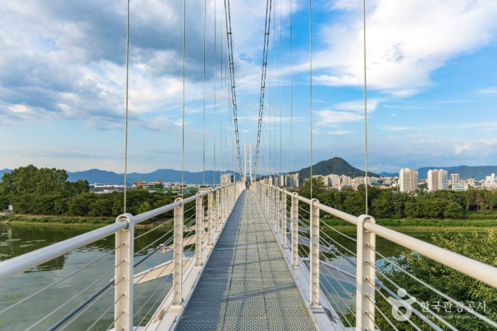 춘천시 수변공원 여행 추천 - 메고지고