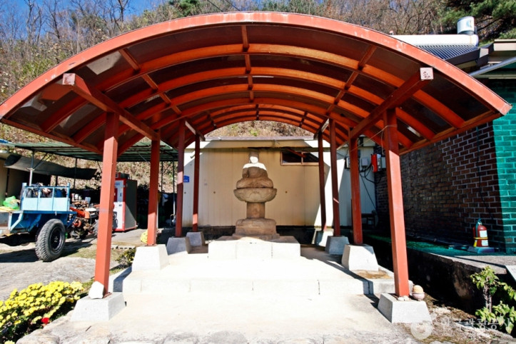 충주 오갑사지 석조여래좌상 여행 추천 - 메고지고