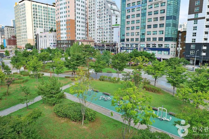 오류동역 광장 여행 추천 - 메고지고