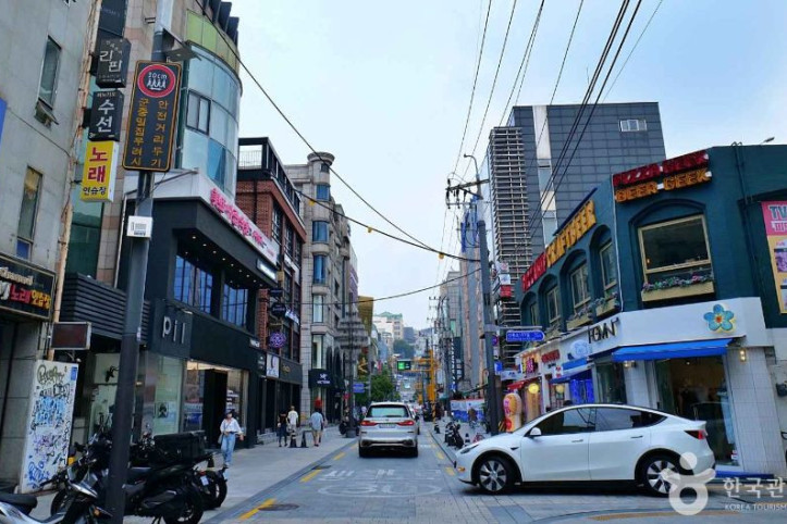 압구정 로데오거리 여행 추천 - 메고지고
