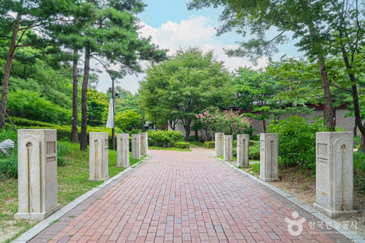 경희궁공원 여행 추천 - 메고지고