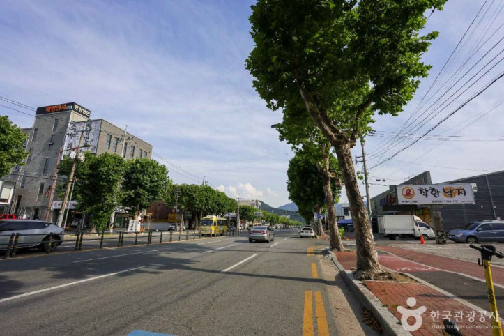 들안길먹거리타운 여행 추천 - 메고지고