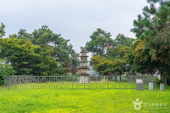 안성도기동삼층석탑 여행 추천 - 메고지고