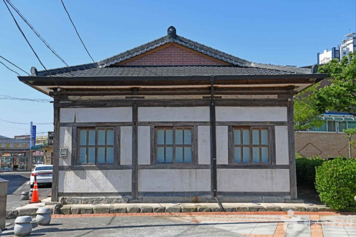 강경역사문화안내소(구 강경노동조합) 여행 추천 - 메고지고